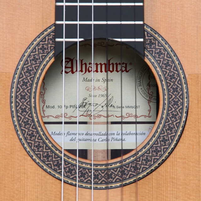 Differences and Similarities Between a Classical Guitar and a Flamenco Guitar