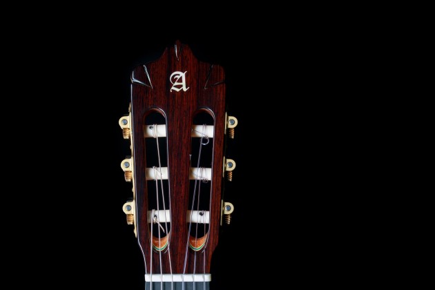How to tune a classical guitar