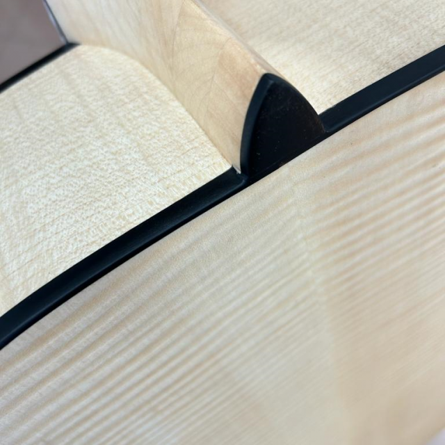 Personaliza tu exclusiva guitarra acústica Alhambra: Una oportunidad única en 2024