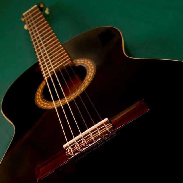 Classic, acoustic, or electric guitar: which one?