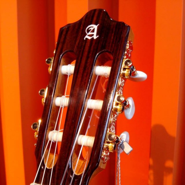 Classical Guitars: When and how to change your strings