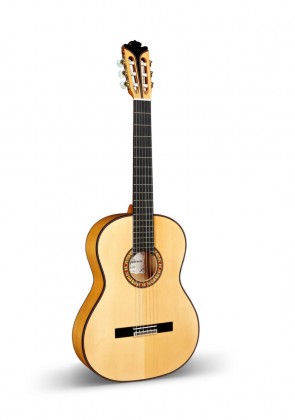 Key characteristics of a Spanish Flamenco Guitar