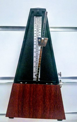 Accessories for the guitar: the metronome