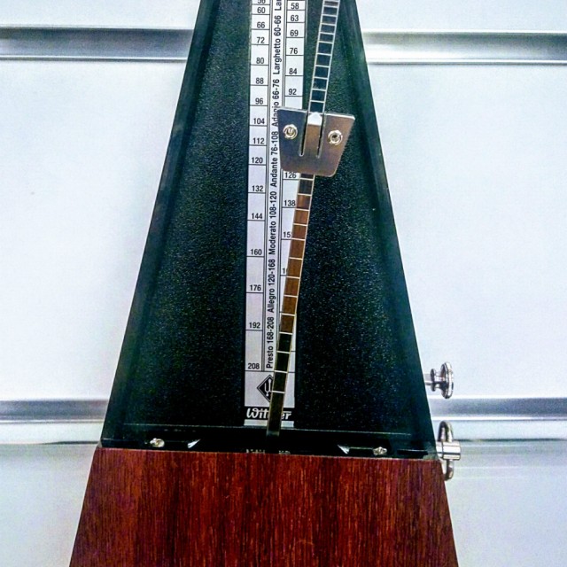 Accesorios para la guitarra: el metr&oacute;nomo