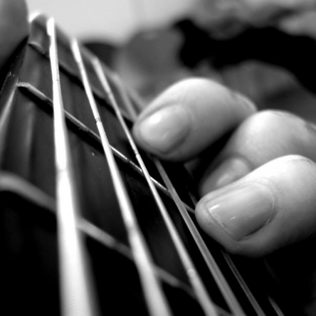 &iquest;C&oacute;mo se deben llevar las u&ntilde;as para tocar la guitarra?