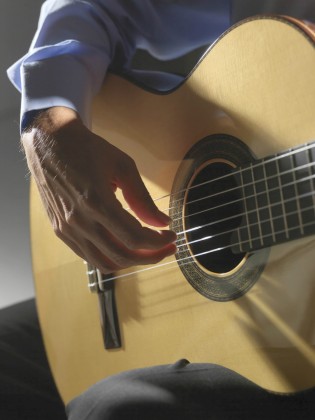 Diferencias y similitudes de una guitarra cl&aacute;sica y una flamenca