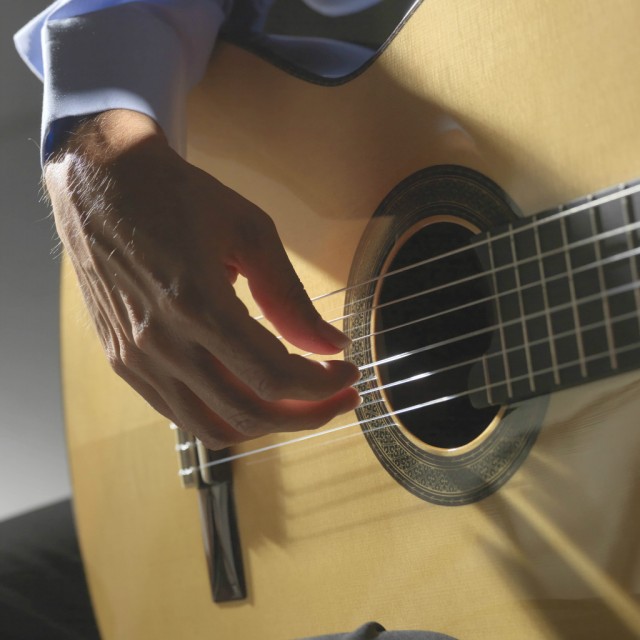 Diferencias y similitudes de una guitarra cl&aacute;sica y una flamenca