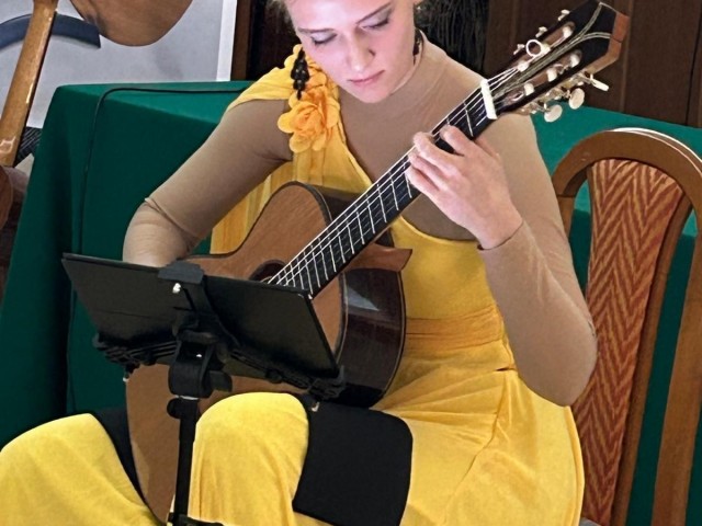 JULIA TRINTSCHUK