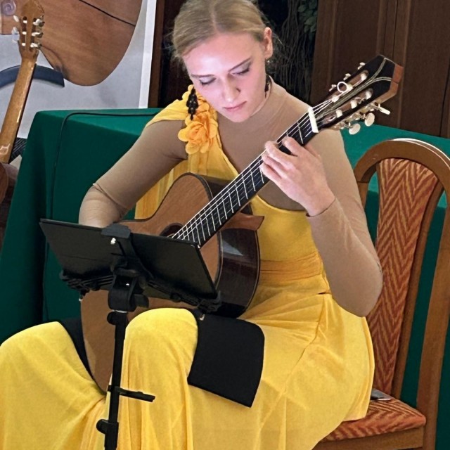 JULIA TRINTSCHUK