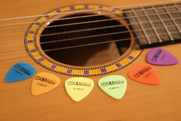 La guitarra cl&aacute;sica y las p&uacute;as