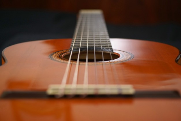 La guitarra espa&ntilde;ola flamenca y sus caracter&iacute;sticas