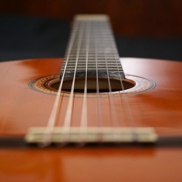La guitarra espa&ntilde;ola flamenca y sus caracter&iacute;sticas