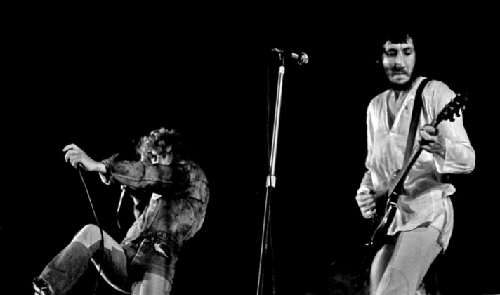 La vor&aacute;gine del rock: tocar la guitarra para luego destrozarla contra el escenario