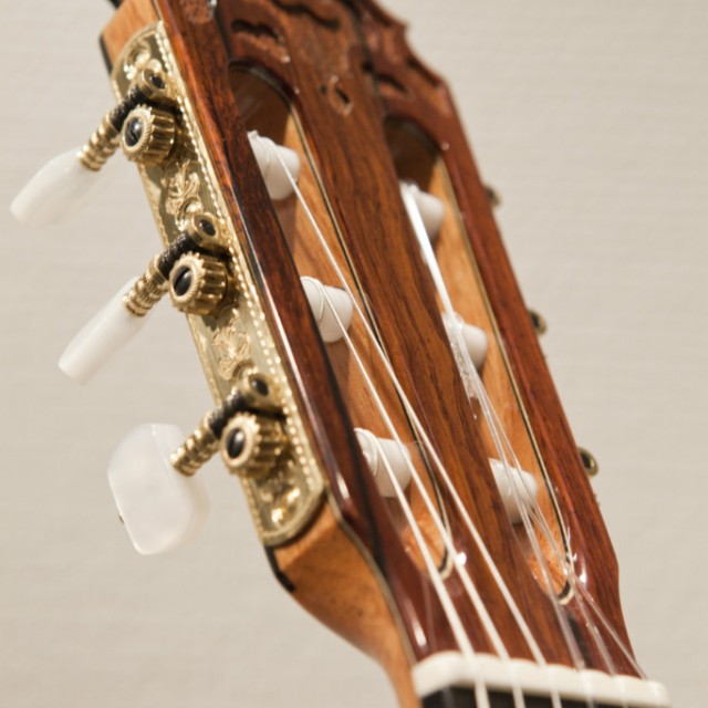¿Sabes qué tipo de cuerda es el mejor para tu guitarra?
