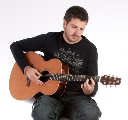 Tocar la guitarra online: artistas que saltaron a la fama gracias a Youtube