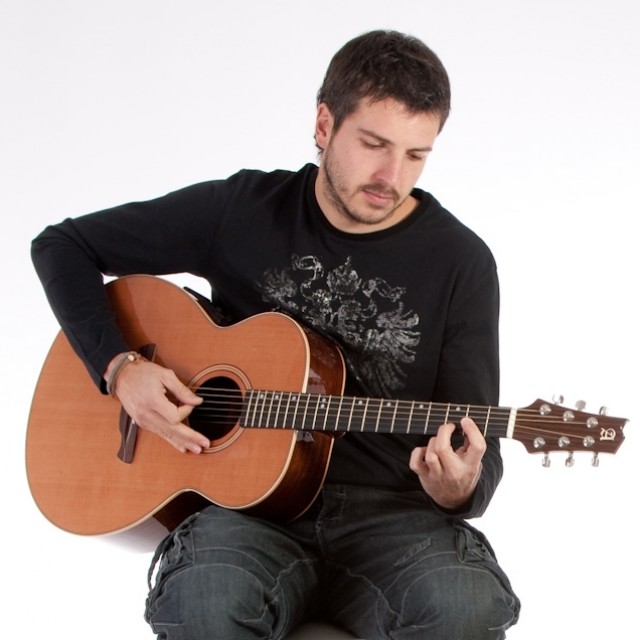 Tocar la guitarra online: artistas que saltaron a la fama gracias a Youtube