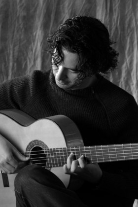 Un joven maestro de la guitarra espa&ntilde;ola: Josu&eacute; Tacoronte